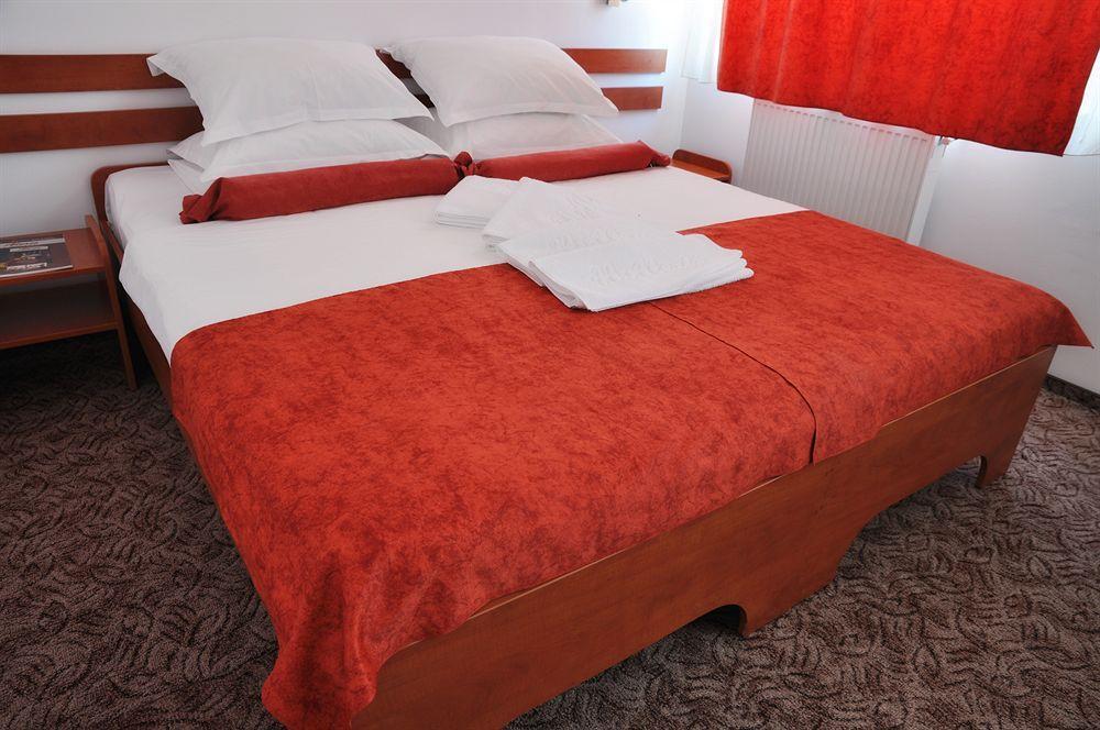 Hotel Alexis Cluj-Napoca Esterno foto